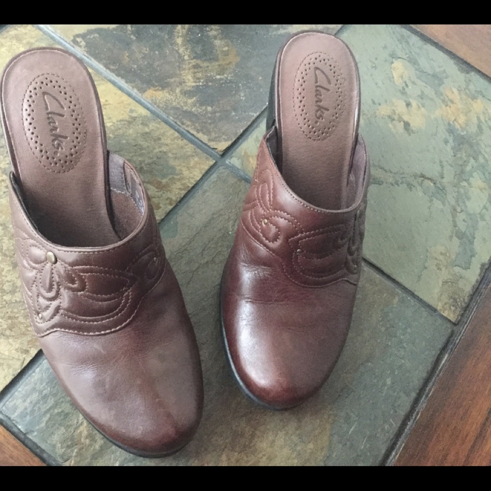 Clarks Clogs - Picture 3 of 5